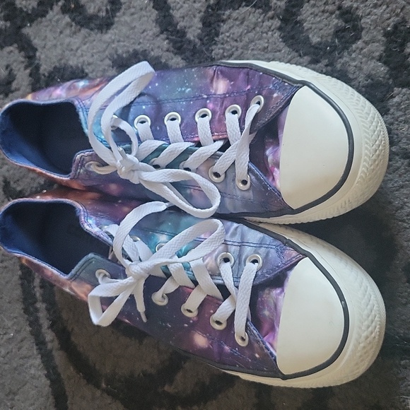 Converse Shoes - Converse sneakers. Woman's size 9. Men's size 7